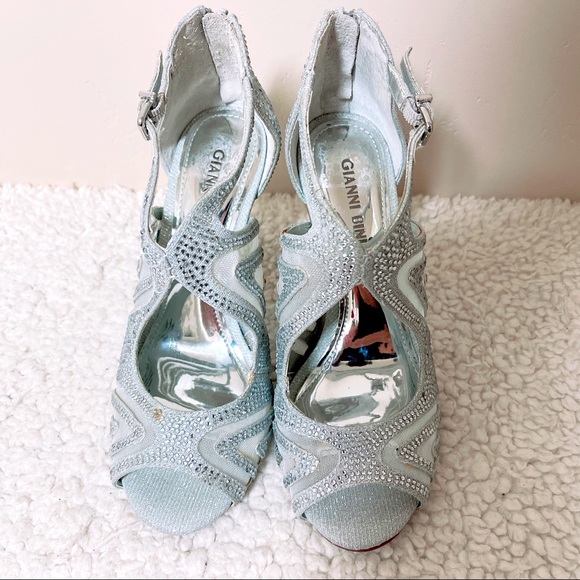 Silver Color Party & Evening Shoes from Gianni Bini - Size 6M - Picture 3 of 7